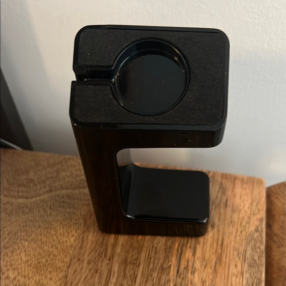 Apple Watch Stand - Picture 2 of 4
